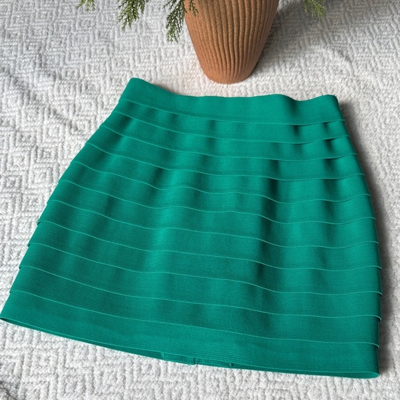 Sherri Hill Vibrant Green Mini Skirt Size 0 - Picture 1 of 7